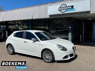 skadebil auto Alfa Romeo Giulietta 1.4 T Distinctive Automaat Memory Stoelverw BOSE 2012/1