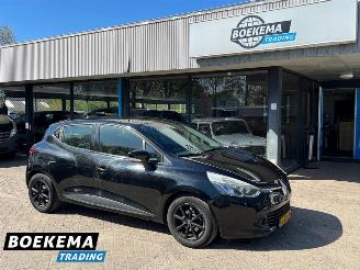 Damaged car Renault Clio 0.9 TCe Expression Navigatie Airco 2015/3