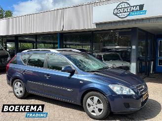 Vaurioauto  passenger cars Kia Cee d cee'd 1.4 X-tra Climate PDC Trekhaak 2008/1