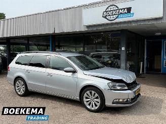 krockskadad bil auto Volkswagen Passat Variant 1.4 TSI Highline Navigatie Stoelverwarming Cruise PDC 2013/10