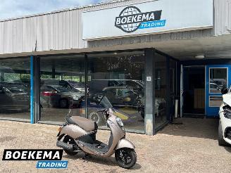 Vaurioauto  scooters Sym  Mio 50 Snor 2014/9