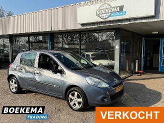 damaged passenger cars Renault Clio 1.2 TCe Special Line Navigatie Airco 2010/4