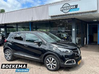 Vaurioauto  passenger cars Renault Captur 0.9 TCe Dynamique Climate Stoelverwarming Cruise 2015/10
