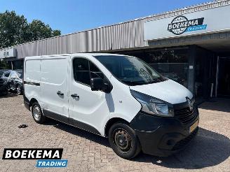 krockskadad bil bedrijf Renault Trafic 1.6 dCi T27 Générique Airco Schuifdeur Trekhaak 2017/6