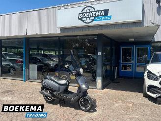 krockskadad bil bromfiets Sym Fiddle II 45KM Brom 2019/1