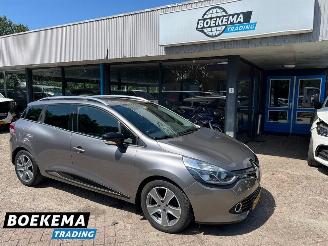 skadebil auto Renault Clio Estate 1.5 dCi ECO Night&Day Navigatie Cruise PDC Trekhaak 2015/6