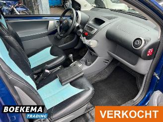 Toyota Aygo 1.0-12V + Automaat Airco Leer picture 11
