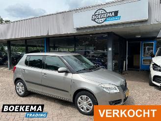 Voiture accidenté Skoda Fabia 1.6-16V Ambiente Automaat Airco Stoelverwarming PDC Trekhaak 2008/10