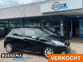 Schadeauto Peugeot 208 1.2 VTi Oxygo Cruise Navi Clima Trekhaak 2014/1