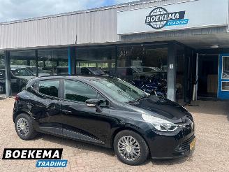 skadebil auto Renault Clio 1.2 16V Navigatie Airco Elektrische ramen 2013/4