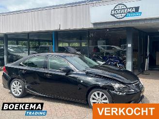 Vaurioauto  passenger cars Lexus IS 300h 25th Edition Stoelverwarming Navigatie Parkeercamera 2016/5