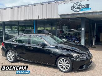 Vaurioauto  passenger cars Lexus IS 300h 25th Edition Stoelverwarming Navigatie Parkeercamera 2016/5
