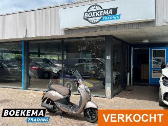 Vaurioauto  scooters Sym  Mio 50 Snor 2014/9