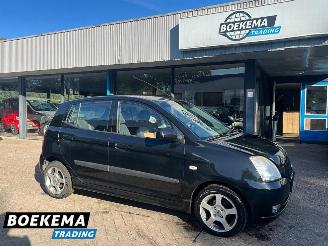 Vaurioauto  passenger cars Kia Picanto 1.0 M-bition Airco Elektrische Ramen 2006/8