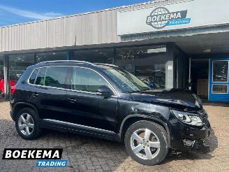 krockskadad bil auto Volkswagen Tiguan 1.4 TSI R-Line Panorama Navigatie Leer Stoelverwarming 2014/1