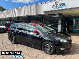 Damaged car Ford Focus Wagon 1.5 Black Edition 150PK Navigatie Climate Cruise 2015/10