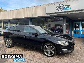 krockskadad bil auto Volvo V-60 1.5 T3 Polar R-Design Automaat Navi Cruise Clima PDC 2017/10