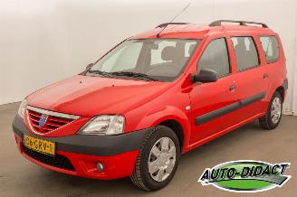 krockskadad bil bedrijf Dacia Logan MCV 1.6 7 Pers. Laureate 2008/8