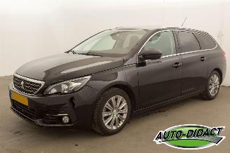 Coche accidentado Peugeot 308 SW 1.2 Pano 96KW PureTech Blue Lease 2017/12