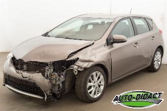krockskadad bil auto Toyota Auris 1.4 Airco Camera 2014/1