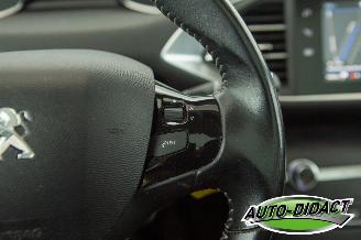 Peugeot 308 1.2 PureTech Clima Navi Pano Camera Blue Lease Executive picture 14