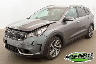 uszkodzony samochody osobowe Kia Niro 1.6 Automaat Clima Navi Leder Camera 2017/10