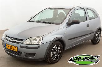 damaged passenger cars Opel Corsa 1.0-12V 110.654 km Essentia 2005/11