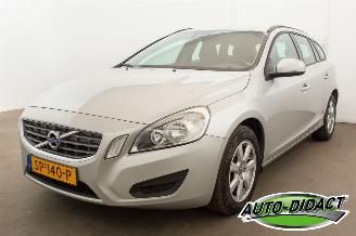 skadebil auto Volvo V-60 1.6 D2 Kinetic Clima Navi 2012/11