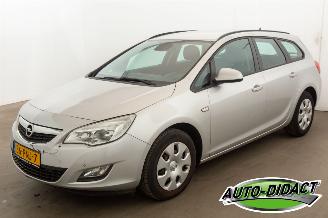 Voiture accidenté Opel Astra Sports Tourer 1.4 Edition Clima Navi 2011/2