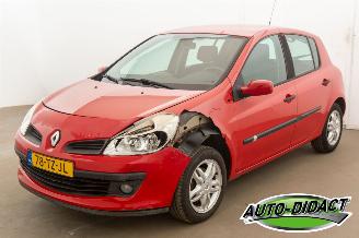 krockskadad bil auto Renault Clio 1.6-16V Airco Dynamique 2007/3