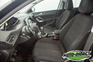 Peugeot 308 1.2 Clima Navi picture 24