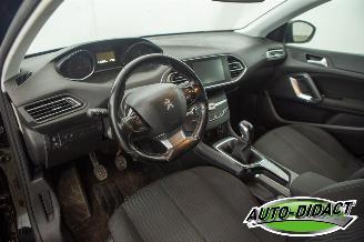 Peugeot 308 1.2 Clima Navi picture 23