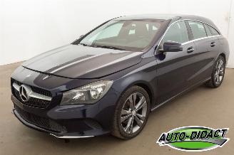 skadebil auto Mercedes Cla-klasse 180d Airco Camera 2017/1