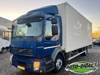 Vaurioauto  trucks Volvo  FLL 42 Automaat Laadklep Airco 2013/1