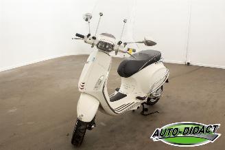 skadebil bromfiets Vespa  Sprint 17.087 km 2014/5