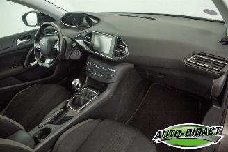 Peugeot 308 SW 1.2 PureTech Clima Navi Pano Style picture 20