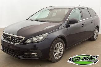 krockskadad bil auto Peugeot 308 1.6 BlueHDi Clima Navi Camera Feline 2017/10