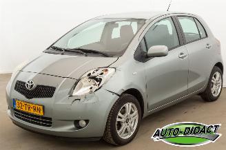 Damaged car Toyota Yaris 1.3 VVTi Automaat Clima Luna MMT 2007/1