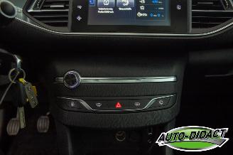 Peugeot 308 SW 1.6 HDI Allure Pano Camera navi picture 10