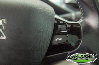 Peugeot 308 SW 1.6 HDI Allure Pano Camera navi picture 16