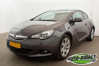 Vaurioauto  passenger cars Opel Astra GTC 1.4 Airco Turbo Sport 2013/2