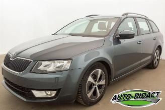 Vaurioauto  passenger cars Skoda Octavia 1.6 TDI Clima Navi Ambition 2015/7