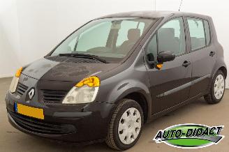 Vaurioauto  passenger cars Renault Modus 1.2 -16V Airco 2006/2
