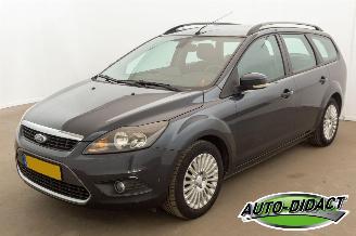 Damaged car Ford Focus 1.6 Clima Navi Titanium 2008/9