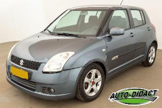 Damaged car Suzuki Swift 1.3 Shogun Airco 2006/6