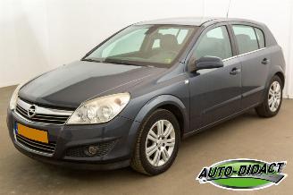 Damaged car Opel Astra 1.6 Cosmo Navi Stoelverwarming Leder 2009/9