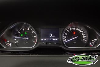 Peugeot 208 1.2 VTi Clima Navi Envy picture 6