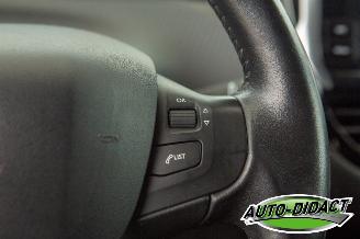 Peugeot 2008 1.2 Access Clima Navi picture 15