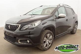 skadebil auto Peugeot 2008 1.2 Access Clima Navi 2017/9
