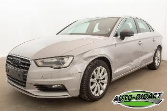 krockskadad bil auto Audi A3 1.6 TDI Clima Navi Attraction 2015/1